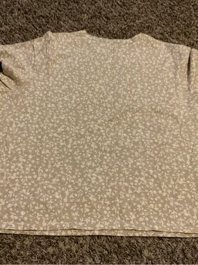 Set of 2 Tops Liz Claiborne Cream stripe Short Sleeve Top. And Old Navy Beige to